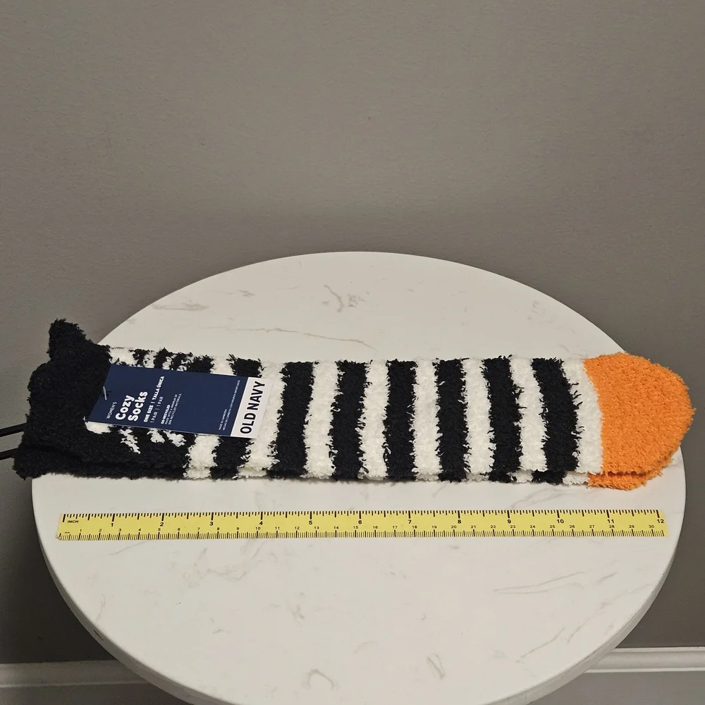 Old Navy Women's Cozy Striped w/ Cat Face Socks Orange Toe